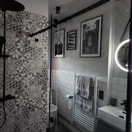 Art Apartment *